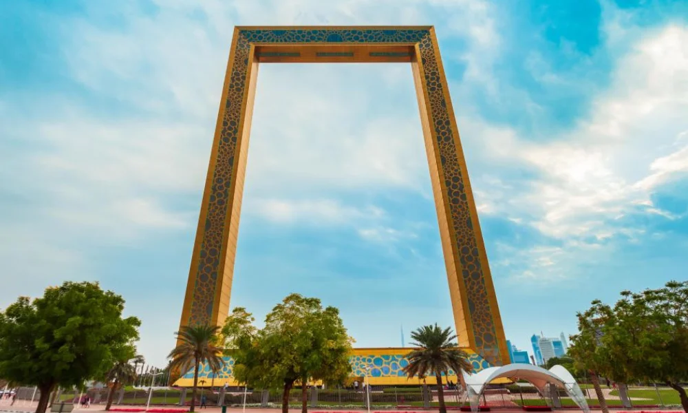 dubai-frame-1