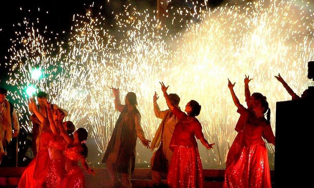 Let's celebrate Diwali in the big desert of Dubai